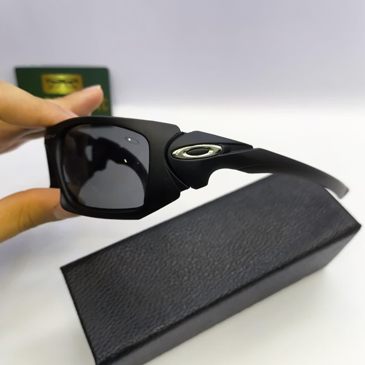 عینک آفتابی اسپرت ورزشی اکلی Oakley مدل 7023 بیس دار UV400